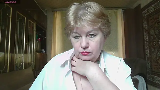 Snapshot of Casey_peach chatting on 05/15/26, 08:12 Casey peach online show from 05/15/26, 08:12