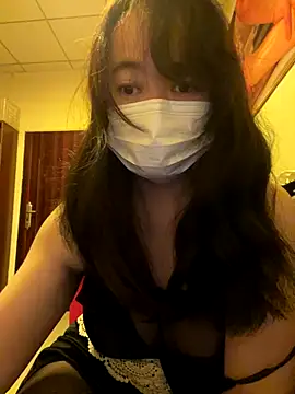 Snapshot of qiqi-01 chatting on 12/18/25, 03:05 qiqi-01 online show from 12/18/25, 03:05