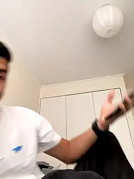 Snapshot of HotWhisper22 chatting on 12/16/25, 01:04 HotWhisper22 online show from 12/16/25, 01:04