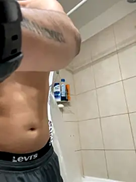 Snapshot of HotWhisper22 chatting on 12/17/25, 02:05 HotWhisper22 online show from 12/17/25, 02:05