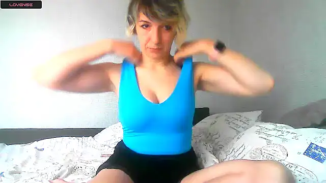 Lana Foxyy online show from 04/19/26, 01:01