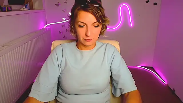 Lana Foxyy online show from 07/25/26, 12:00