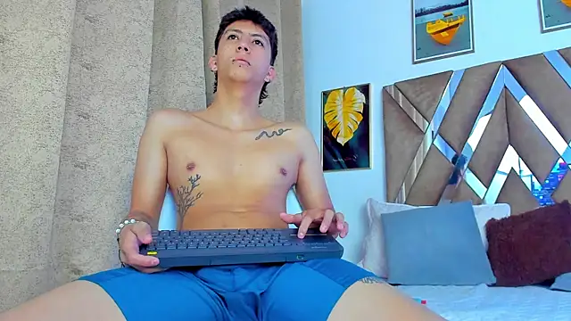 DaniiFoxx online show from 12/18/25, 12:42