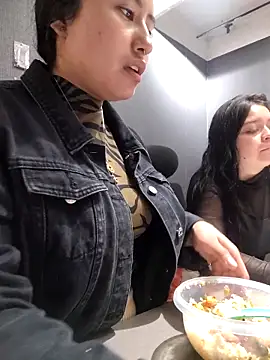 Snapshot of Venuz_Rivers_ chatting on 12/18/25, 01:15 Venuz Rivers online show from 12/18/25, 01:15