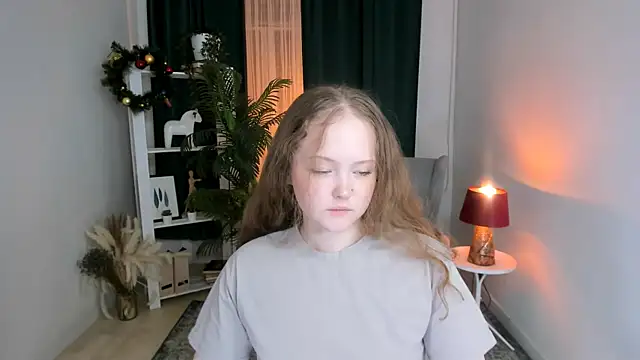 Snapshot of Yennefer__ chatting on 12/17/25, 04:23 Yennefer online show from 12/17/25, 04:23