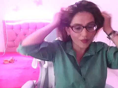 NathyVega online show from 12/18/25, 02:05