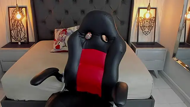 Snapshot of angelinemore chatting on 12/17/25, 08:03 angelinemore online show from 12/17/25, 08:03