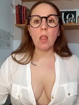 Snapshot of SofiEsteves chatting on 06/16/26, 01:00 SofiEsteves online show from 06/16/26, 01:00