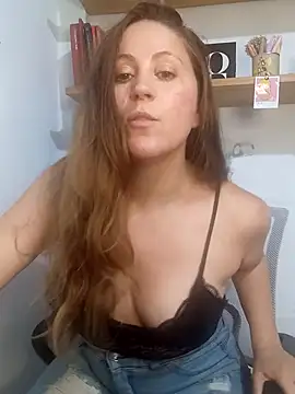 Snapshot of SofiEsteves chatting on 03/02/26, 02:24 SofiEsteves online show from 03/02/26, 02:24