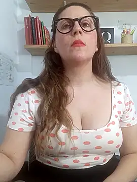 SofiEsteves online show from 05/06/26, 01:59
