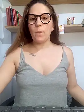 Snapshot of SofiEsteves chatting on 02/28/26, 12:27 SofiEsteves online show from 02/28/26, 12:27