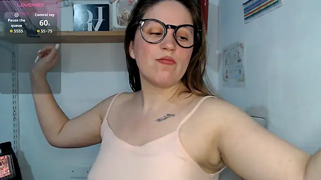 Snapshot of SofiEsteves chatting on 07/10/26, 06:19 SofiEsteves online show from 07/10/26, 06:19