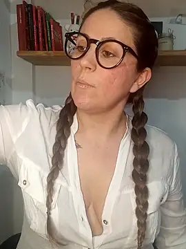 Snapshot of SofiEsteves chatting on 06/18/26, 05:29 SofiEsteves online show from 06/18/26, 05:29