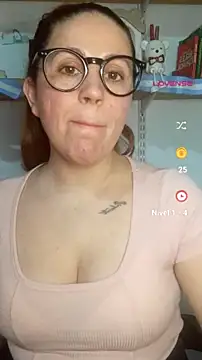 Snapshot of SofiEsteves chatting on 07/17/26, 12:35 SofiEsteves online show from 07/17/26, 12:35