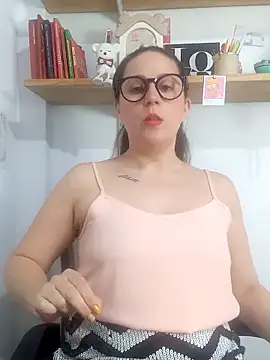 SofiEsteves online show from 05/04/26, 06:11