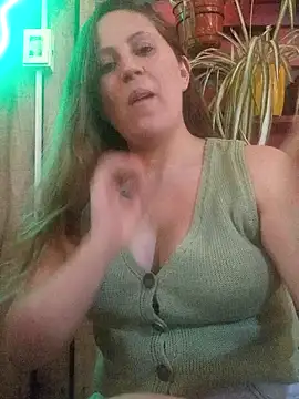 Snapshot of SofiEsteves chatting on 12/20/25, 11:51 SofiEsteves online show from 12/20/25, 11:51