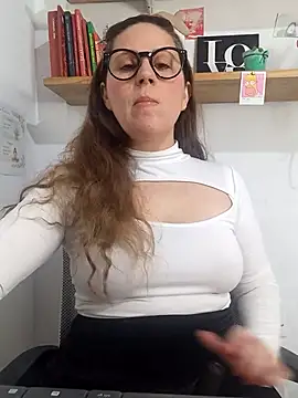 SofiEsteves online show from 05/01/26, 03:06