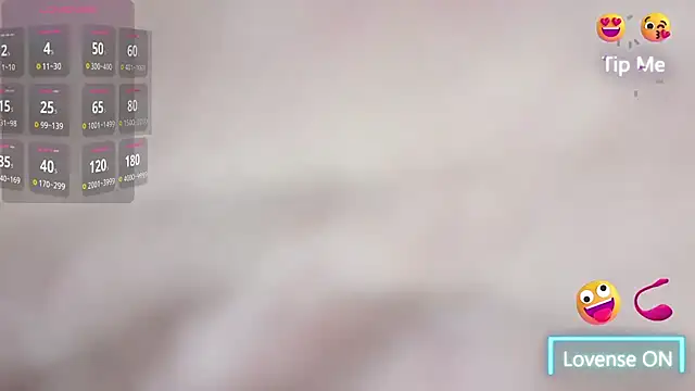 Snapshot of Amireux-8 chatting on 06/25/26, 03:04 Amireux-8 online show from 06/25/26, 03:04