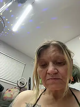 lindzybella online show from 05/10/26, 02:48