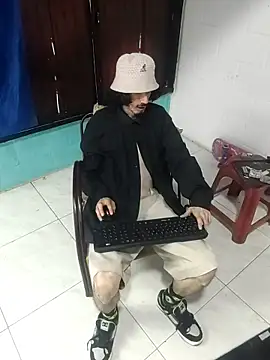 sk8-boy online show from 02/13/26, 01:00