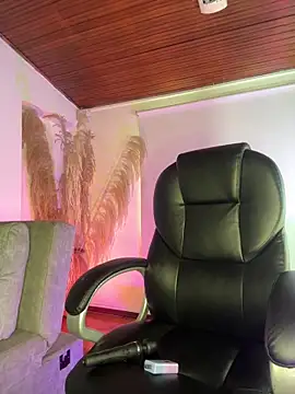 Amelie Wine online show from 04/14/26, 04:12