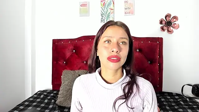 Snapshot of cloyks chatting on 12/19/25, 03:21 cloyks online show from 12/19/25, 03:21