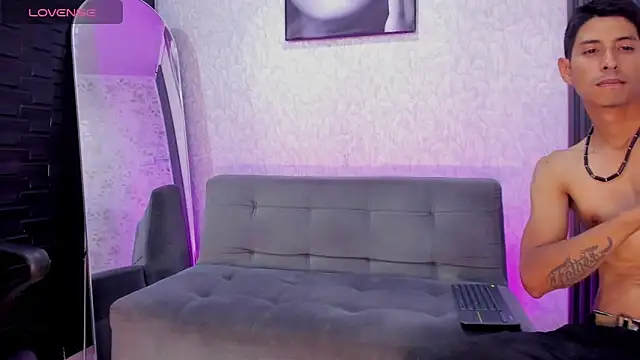 Snapshot of bratlley chatting on 12/18/25, 08:23 bratlley online show from 12/18/25, 08:23