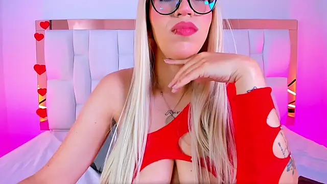 Snapshot of CamilleJuicy_ chatting on 07/10/26, 01:11 CamilleJuicy online show from 07/10/26, 01:11