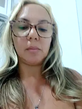 Snapshot of Pamelamilf chatting on 12/16/25, 07:18 Pamelamilf online show from 12/16/25, 07:18