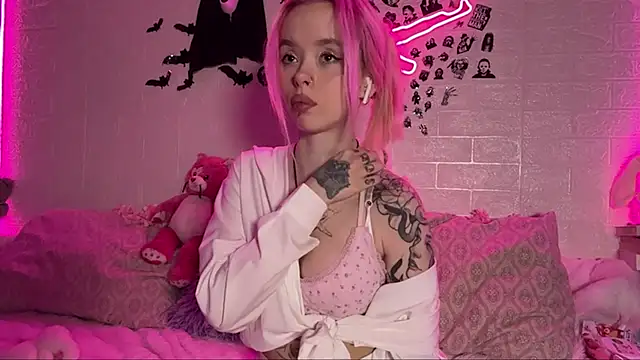 Snapshot of SofiaBrunosse_ chatting on 12/17/25, 02:55 SofiaBrunosse online show from 12/17/25, 02:55