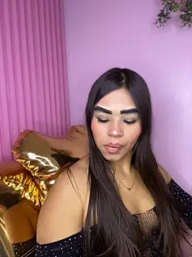 Snapshot of PrettySharon_ chatting on 12/16/25, 08:35 PrettySharon online show from 12/16/25, 08:35