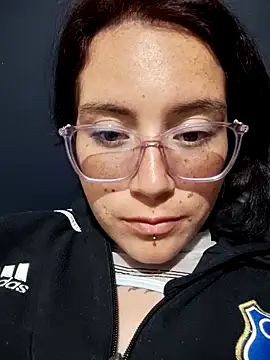 Snapshot of mara_adiction chatting on 12/17/25, 03:28 mara adiction online show from 12/17/25, 03:28