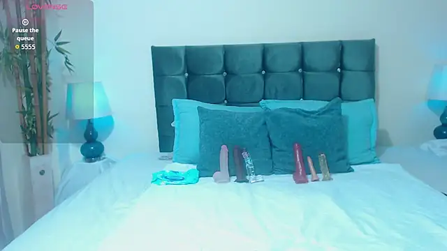 Snapshot of Valeri_hot22 chatting on 12/18/25, 08:01 Valeri hot22 online show from 12/18/25, 08:01