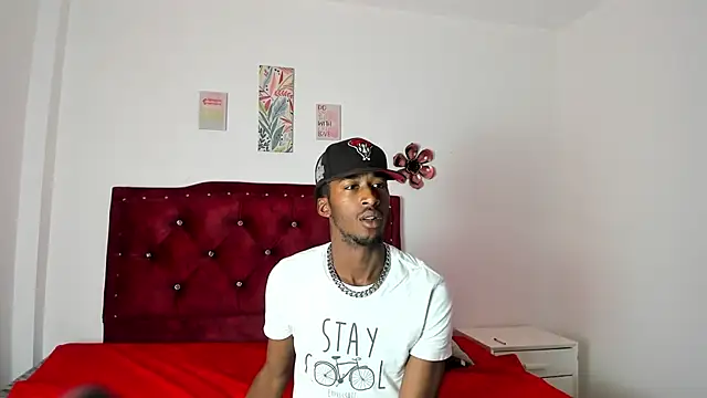 Snapshot of AllieyYZacks chatting on 12/19/25, 01:35 AllieyYZacks online show from 12/19/25, 01:35