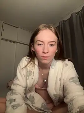 Snapshot of Keriacat_ chatting on 12/20/25, 07:22 Keriacat online show from 12/20/25, 07:22