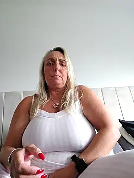 Snapshot of theblondecocklover chatting on 05/18/26, 07:07 theblondecocklover online show from 05/18/26, 07:07