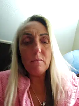 Snapshot of theblondecocklover chatting on 05/30/26, 12:17 theblondecocklover online show from 05/30/26, 12:17
