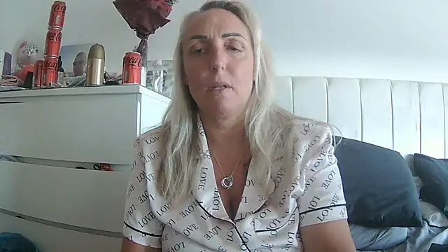 Snapshot of theblondecocklover chatting on 04/21/26, 05:30 theblondecocklover online show from 04/21/26, 05:30