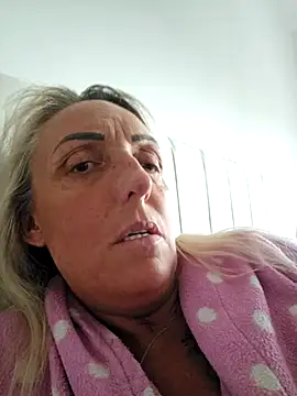 Snapshot of theblondecocklover chatting on 05/19/26, 06:20 theblondecocklover online show from 05/19/26, 06:20