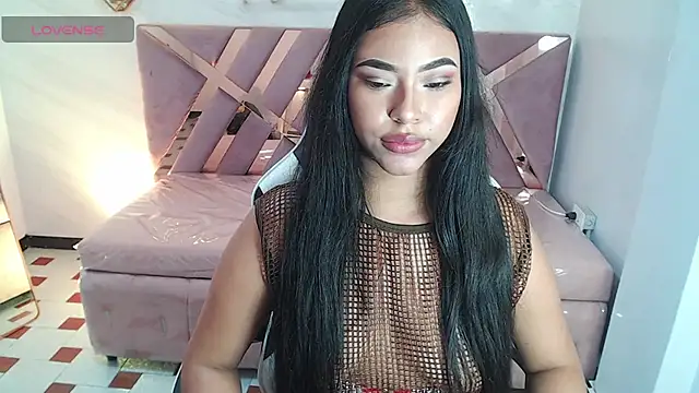 Snapshot of Kendall_Queen_v chatting on 12/18/25, 12:05 Kendall Queen v online show from 12/18/25, 12:05