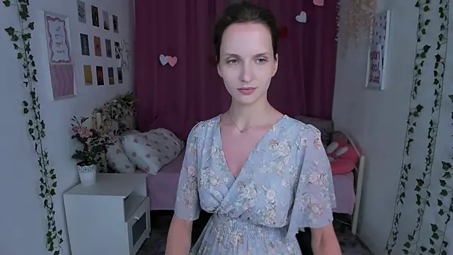Snapshot of Ariadna_Shy chatting on 07/18/26, 10:07 Ariadna Shy online show from 07/18/26, 10:07