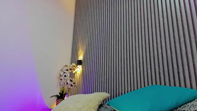 Snapshot of CharloteBrown_ chatting on 12/19/25, 07:16 CharloteBrown online show from 12/19/25, 07:16