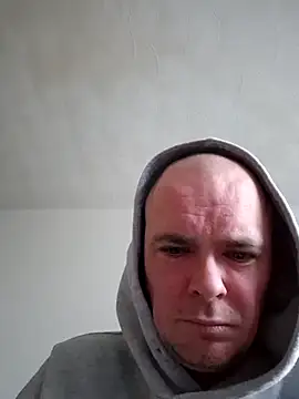 hereshappyguy67 online show from 12/18/25, 09:47