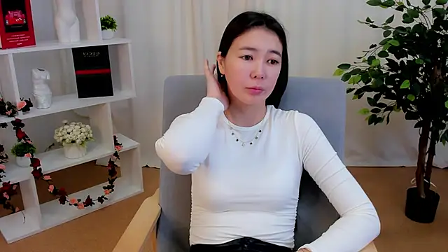 Snapshot of BettinaHuus chatting on 12/18/25, 05:12 BettinaHuus online show from 12/18/25, 05:12