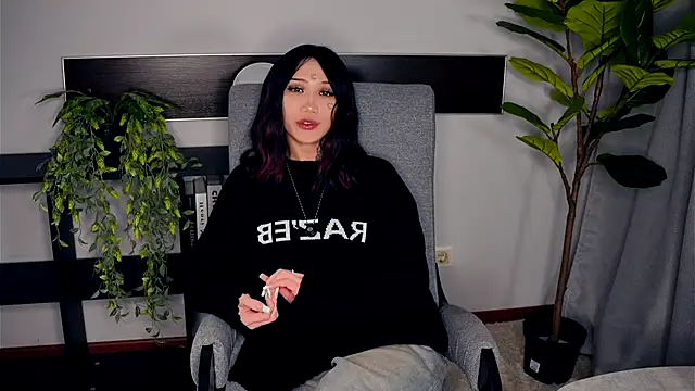 Snapshot of KendraBorland chatting on 12/18/25, 01:48 KendraBorland online show from 12/18/25, 01:48