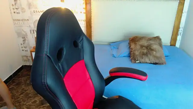 Snapshot of SIENNA_FOX4 chatting on 04/06/26, 12:50 SIENNA FOX4 online show from 04/06/26, 12:50