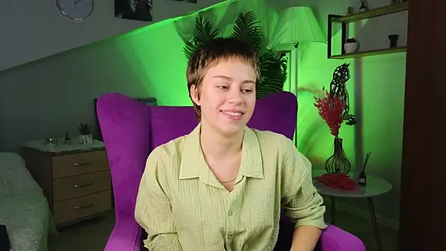 Snapshot of AidaGigantino chatting on 12/18/25, 08:30 AidaGigantino online show from 12/18/25, 08:30