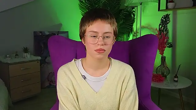 Snapshot of AidaGigantino chatting on 12/17/25, 09:03 AidaGigantino online show from 12/17/25, 09:03