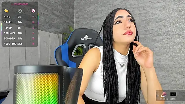 Snapshot of Odett_Khast chatting on 12/17/25, 05:12 Odett Khast online show from 12/17/25, 05:12