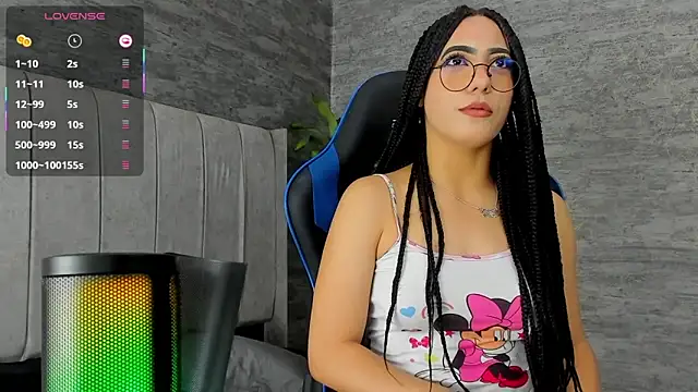 Snapshot of Odett_Khast chatting on 12/19/25, 05:32 Odett Khast online show from 12/19/25, 05:32